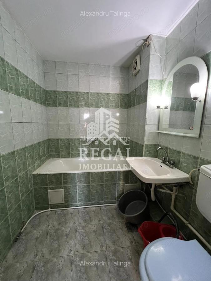 Apartament 3 camere de vanzare Micro 7 - 8