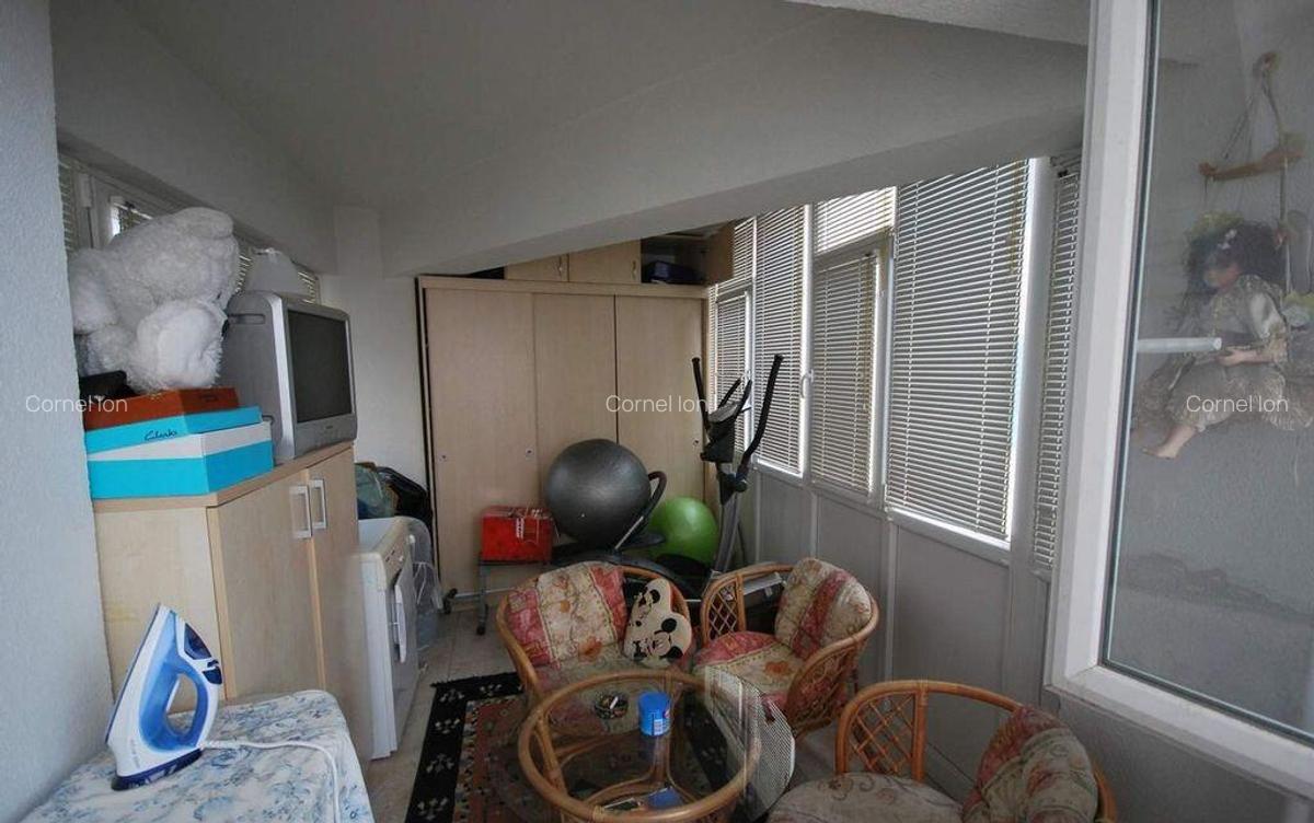 Apartament 4 camere decomandat 120mp Obregia, bloc 1980 -... - 4