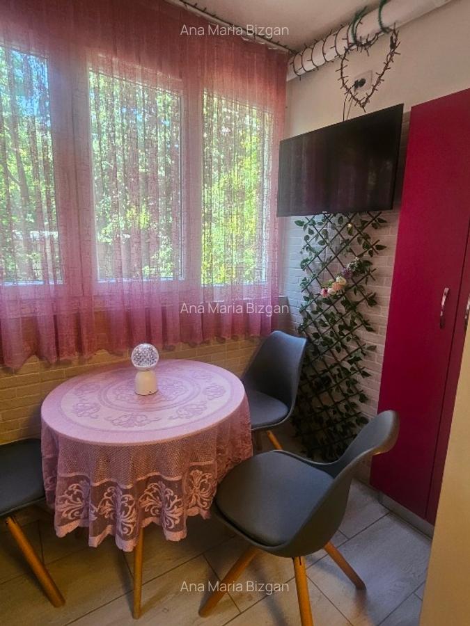 Proprietar vand apartament 3 camere decomandat zona Teiul Doamnei preț 155.000 - 2