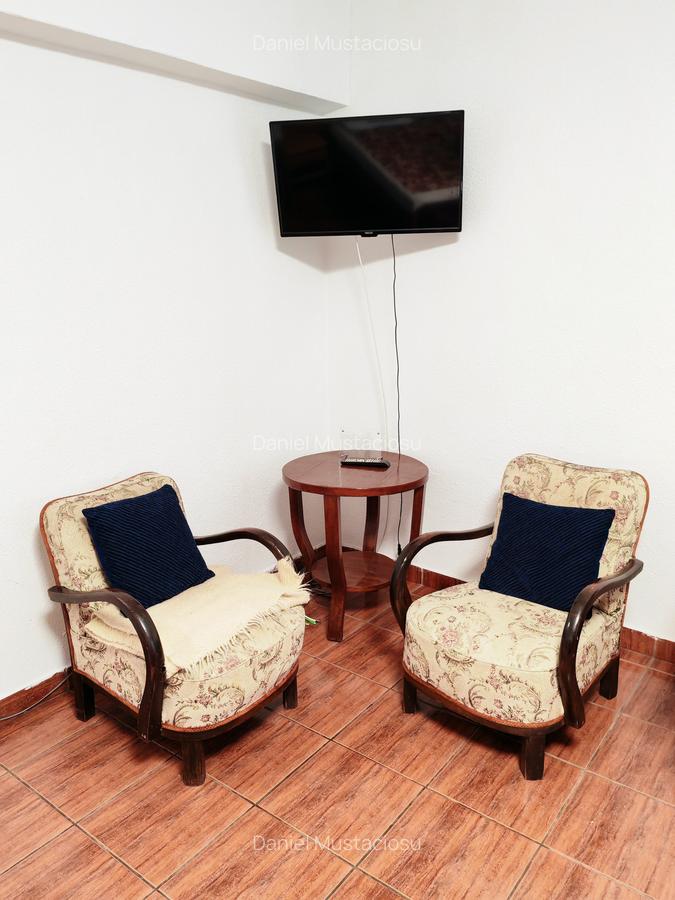 Piata Victoriei | vis a vis de metr.| Spatioasa in bl.anvelopat,vedere in piata - 4