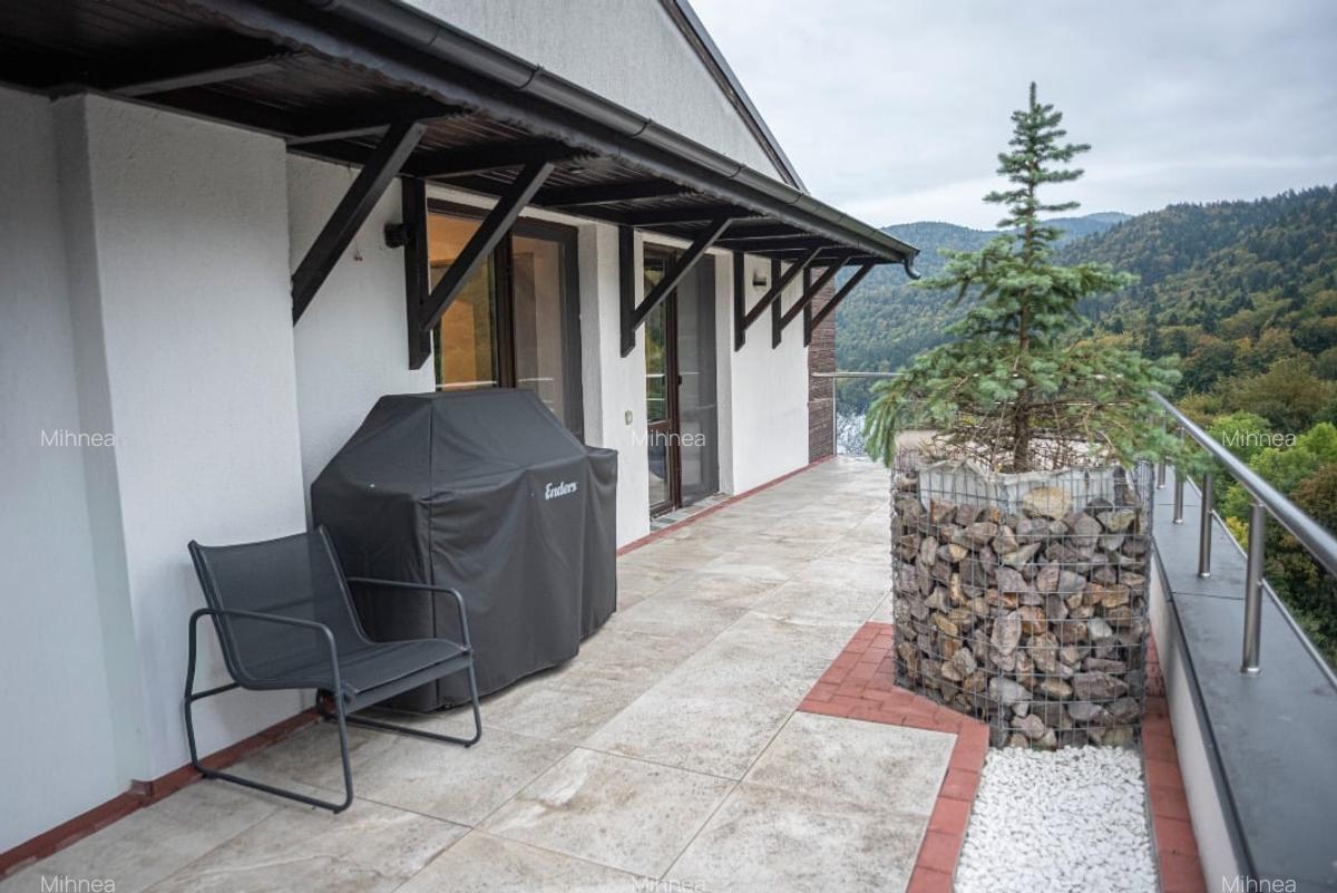 Apartament de lux cu 3 camere si terasa în Sinaia – 128 mp utili, parcare - 12