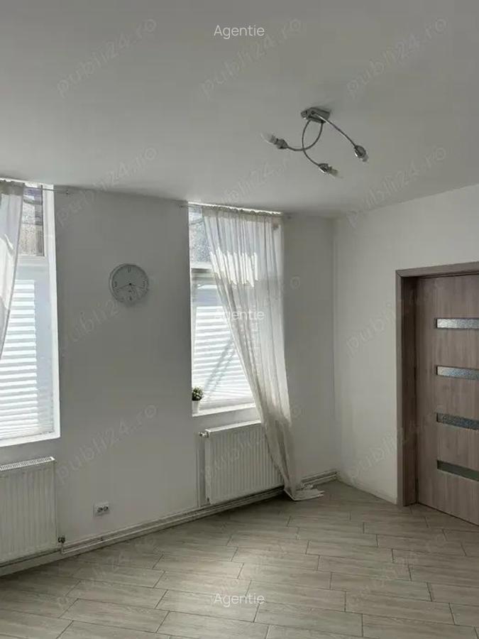 Hala Traian se inchiriaza casa pentru activitati firme 2 camere 50 mp 500 euro - 2