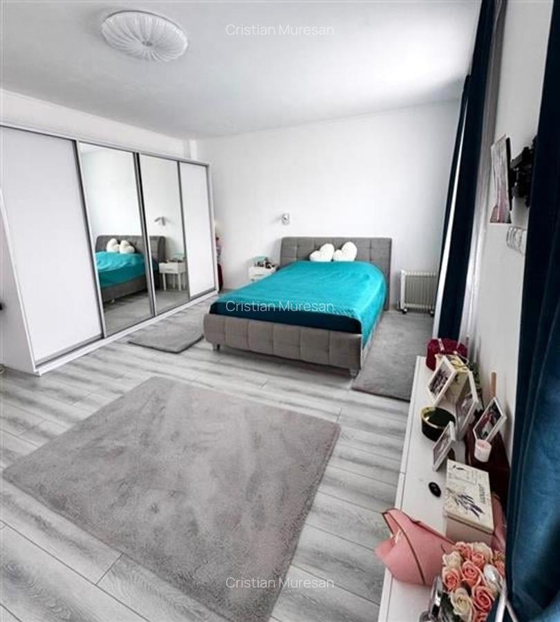 Casa in apreciabil potential,cu terase, curte,gradina echipata,2 pivnite,Str. Ro - 6