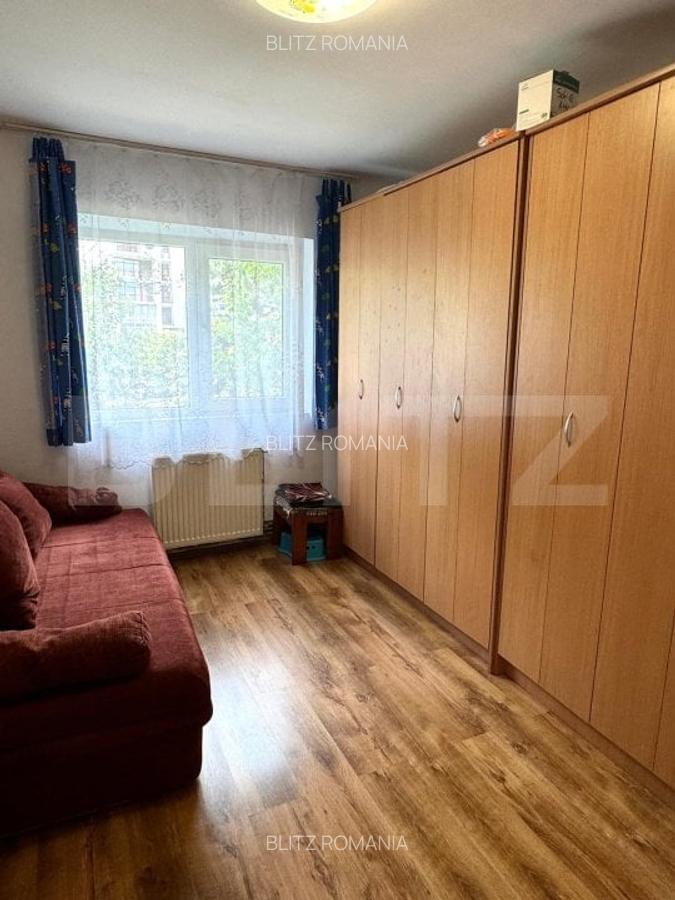 Apartament de vanzare, cu 4 camere, 70 mp, zona Astra - 4