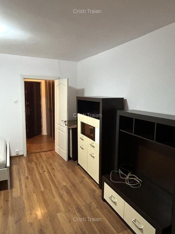 Garsoniera Auchan Vitan, stradal, mobilata si utilata modern, curata, libera - 3