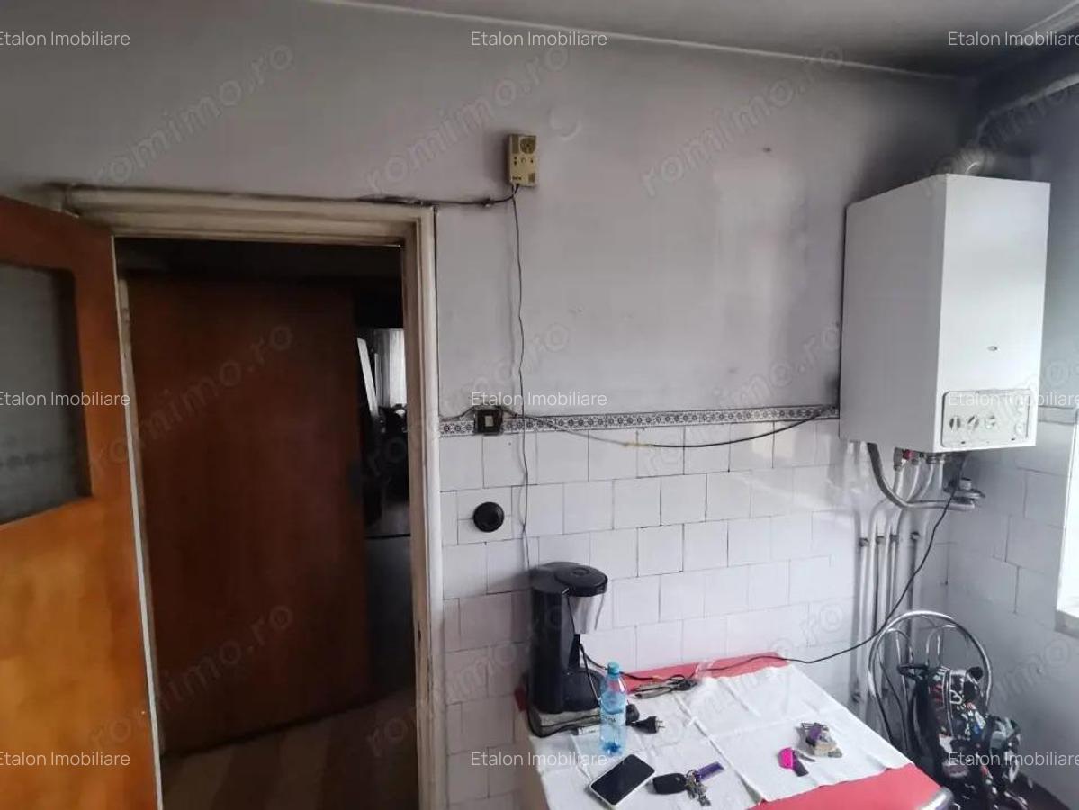 Apartament de 4 camere, etaj 2, zona Spital Maratei Piatra Neamt - 2