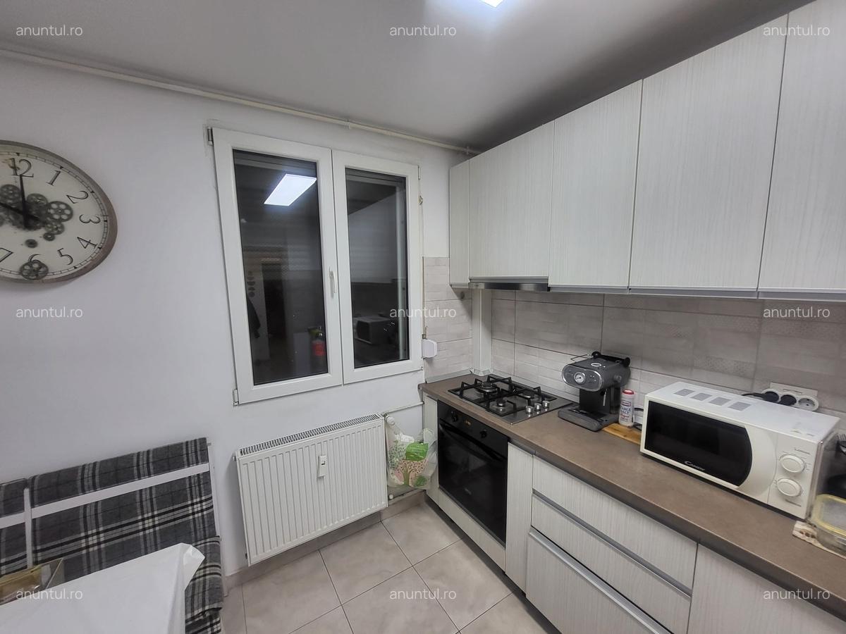 1 Decembrie 1918, metrou 8 min, str Mizil - 6