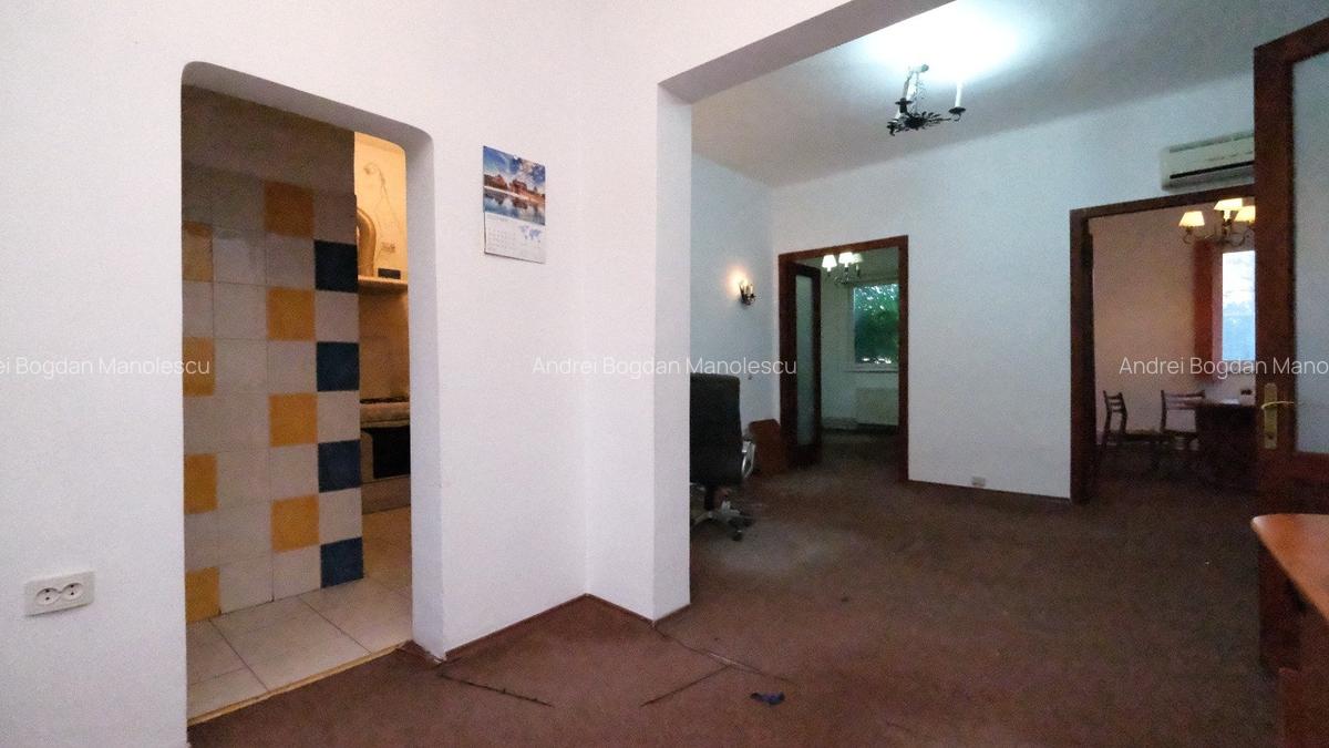 Vanzare apartament 4 camere la  etajul 1 in vila Cotroceni cu garaj si anexe - 9