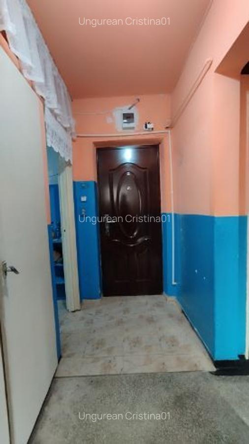 Vând apartament 2 camere Vulcan Hunedoara, et 7 zona Peco - 1