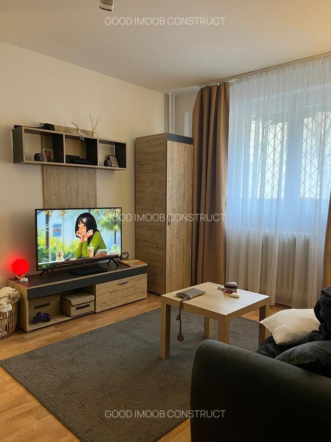 Spațiu comercial, 48 mp în P-ța Victoriei - 2