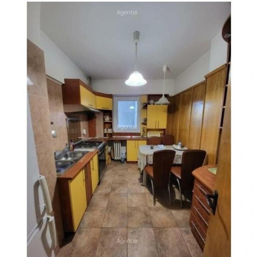 Bdul.Tineretului, vis-a vis,de Park, Ap.4 cam. - 4