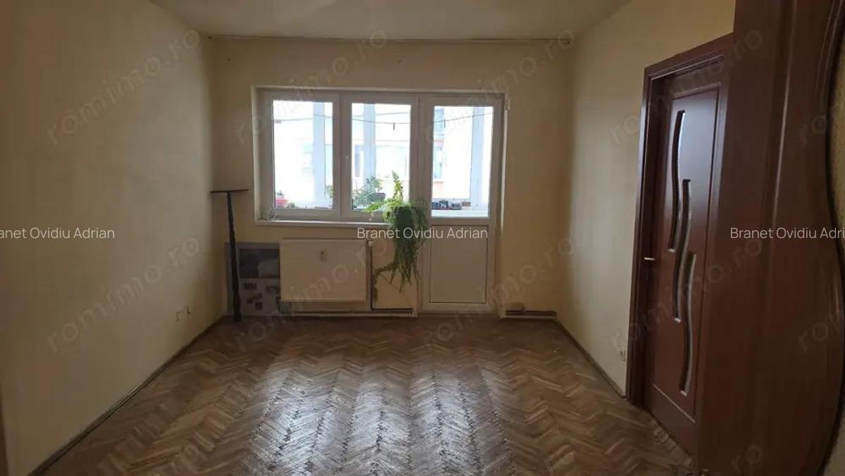 Vand apartament 3 camere cu intrari separate in Deva, zona Minerului, bloc de 4 etaje de caramida, - 2