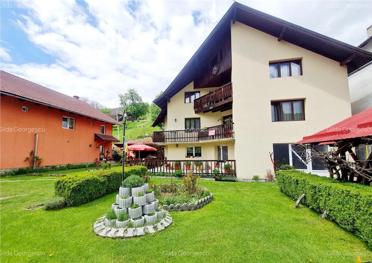 FILM! Pensiune in decor de poveste, loc de istorie si legend - 17