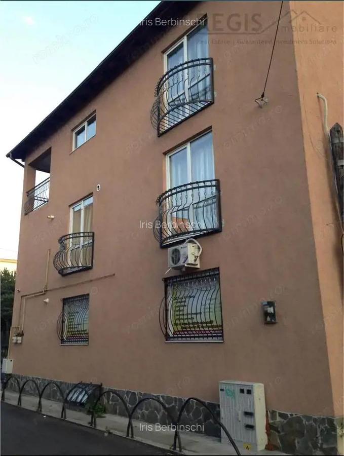 Vila 8 Camere si Curte Spatiu Ideal pentru Familie Mare sau Investitie - 1