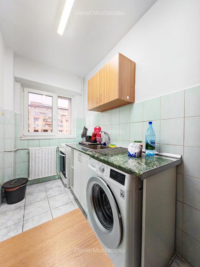 Piata Victoriei | vis a vis de metr.| Spatioasa in bl.anvelopat,vedere in piata - 14