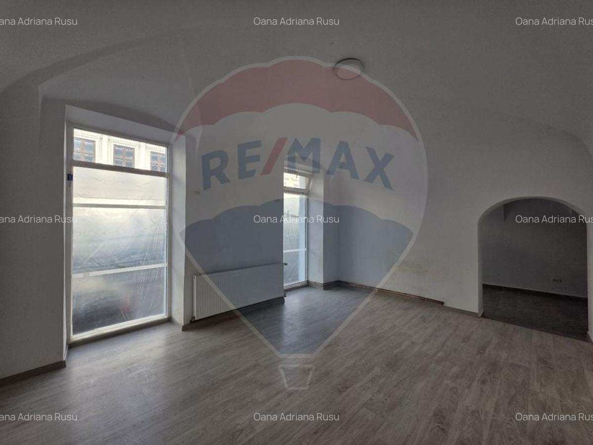 Spatiu comercial Piata Avram Iancu trafic pietonal - 1