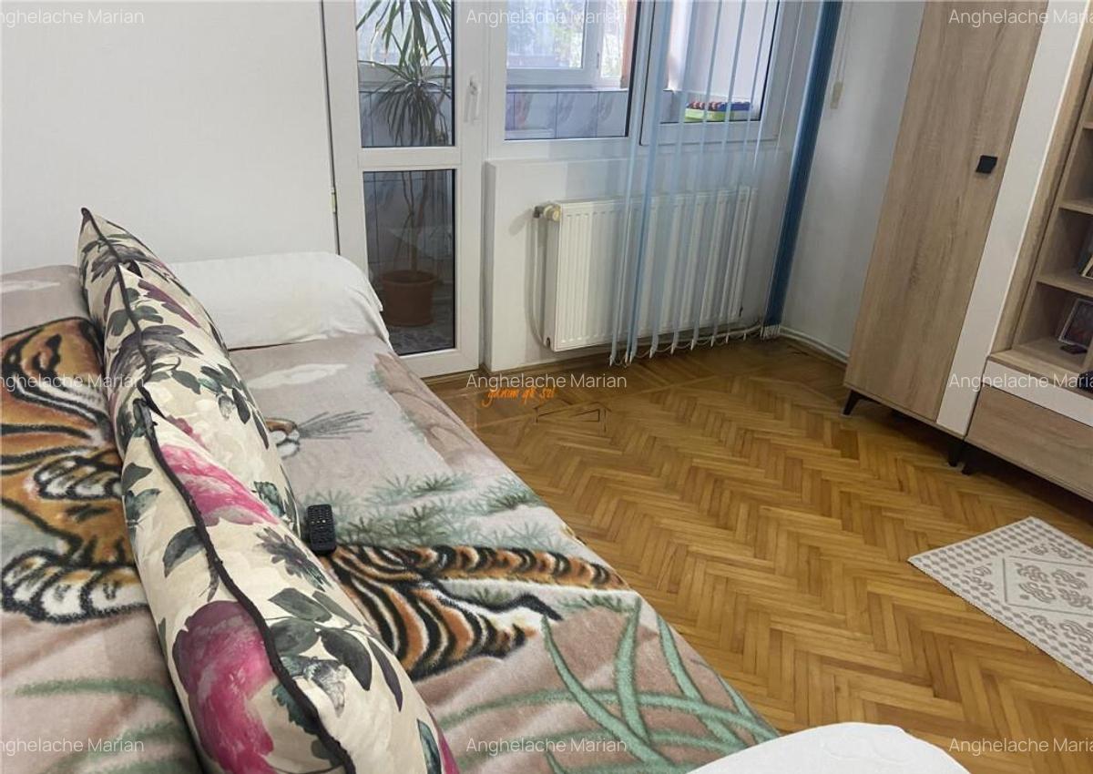 Apartament 3 camere , zona cartier Sud ,et 2/4 , decomandat - 12