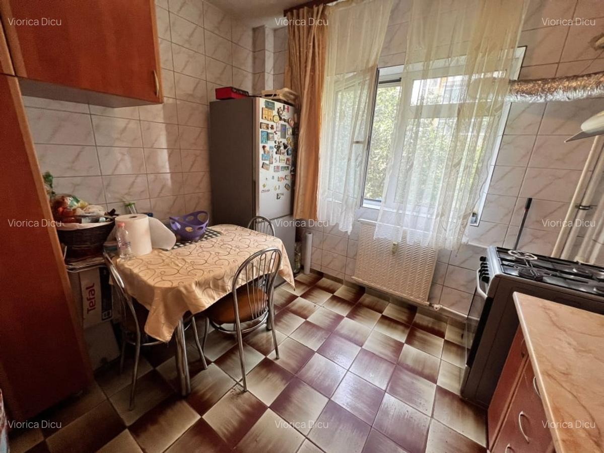 Iancului, 3 camere 70 mp, bloc 1979, 2 gr.sanitare, - 4