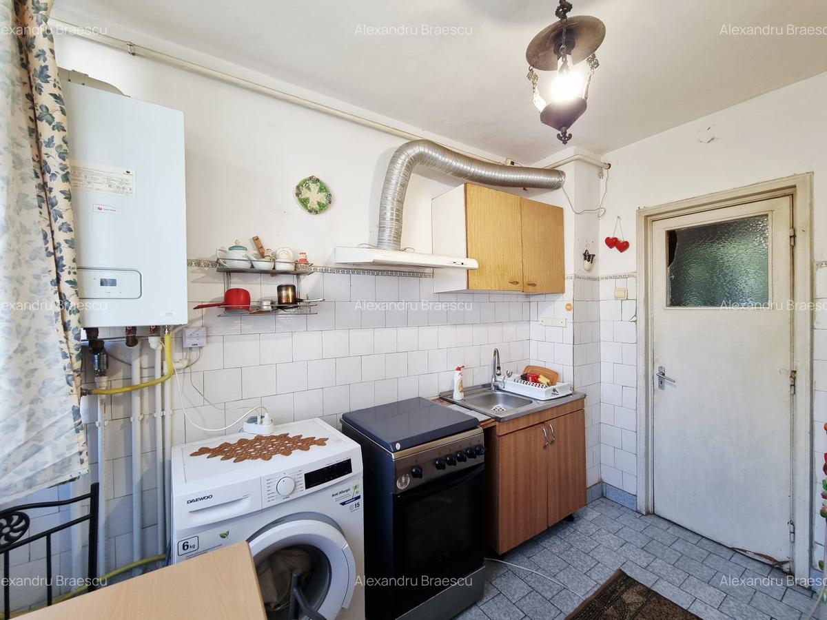 Apartament cu trei camere  zona Tiglina 1 et. 2 DECOMANDAT + GARAJ langa bloc - 4