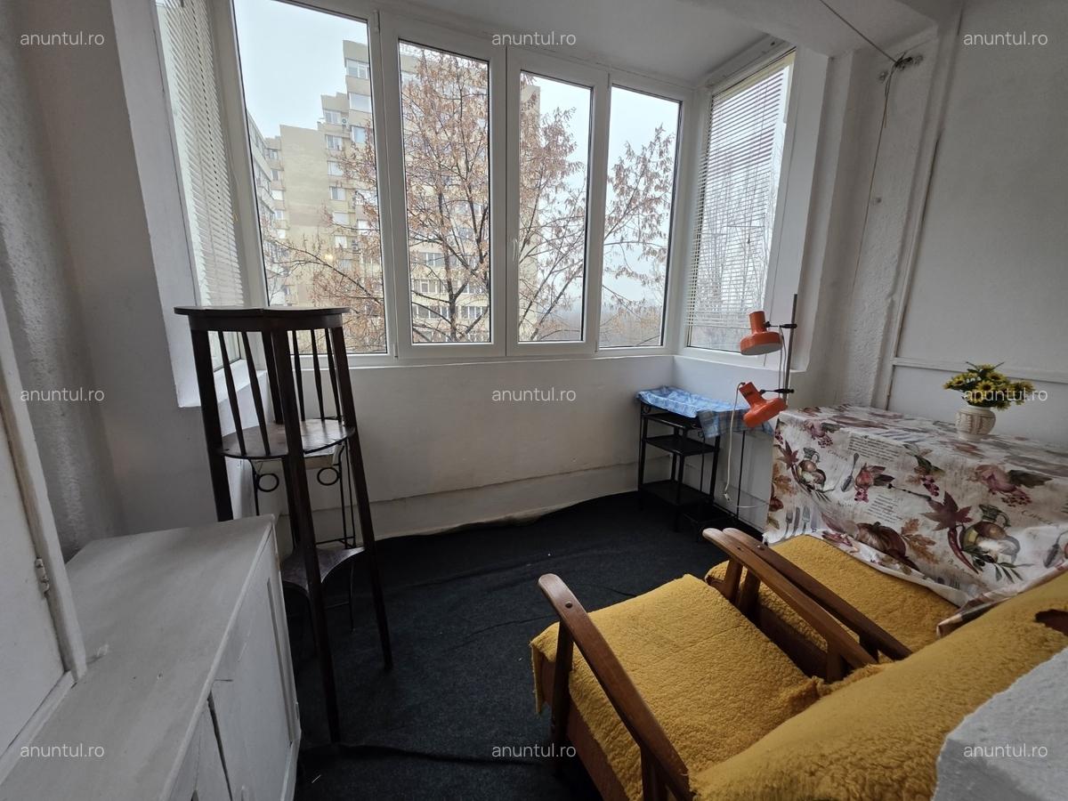 Titan, 10 minute metrou, chiar la intrarea in parcul IOR, pe Lotrioara - 1