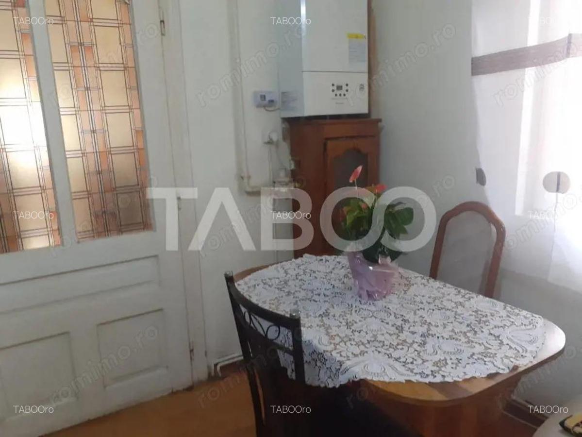 Casa 6 camere 3 bai curte si gradina 400 mp panouri fotovoltaice - 2