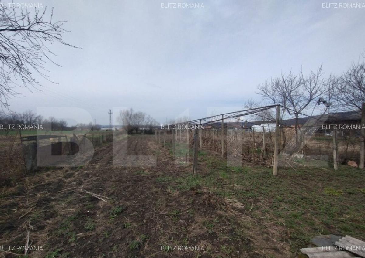Casa 3 camere,120mp utili,1300 mp de teren intravilan,zona S - 11