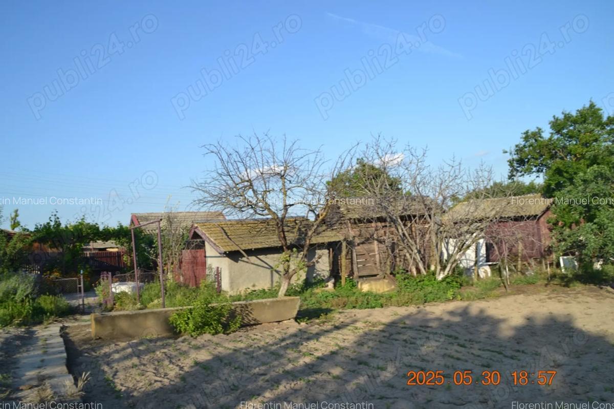 Casa spatioasa, 6 camere, 2 bucatarii + Anexe, Teren 1971mp - 2