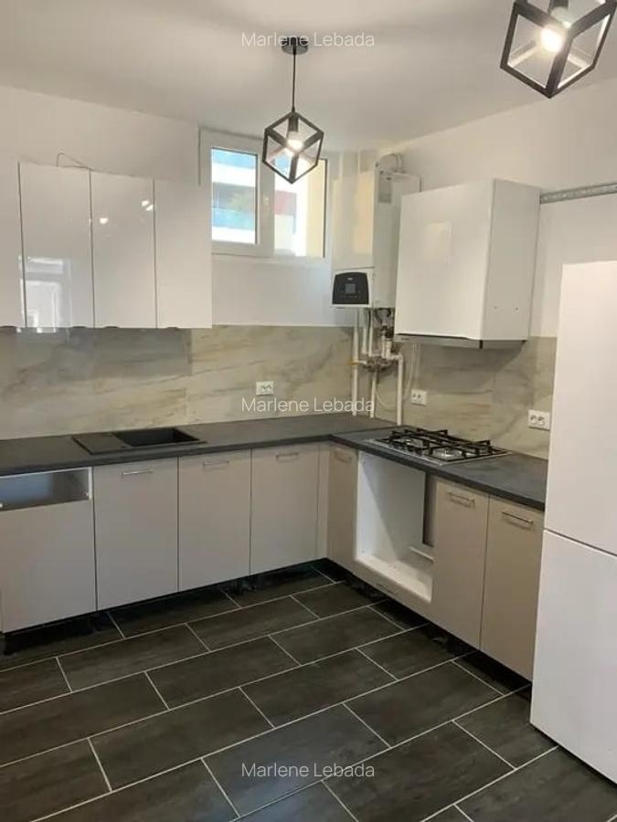 Apartament cu 4 camere decomandat, mobilat în Titulescu - 10