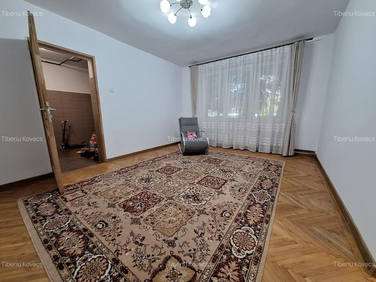 Apartament cu 2 camere semidecomandat în Tractorul - 4