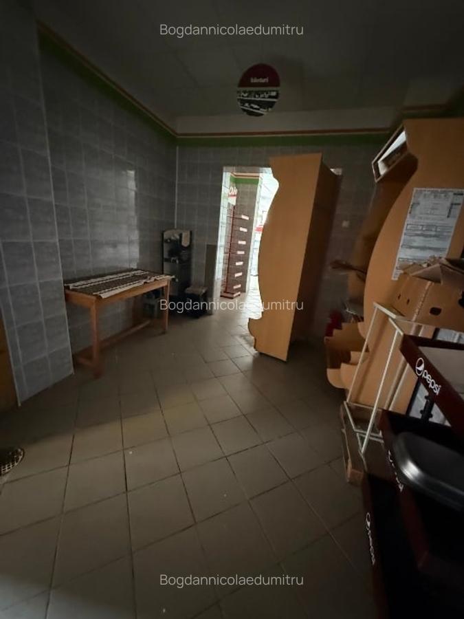 Racadau Spațiu vitrină mare și generoasă - 7