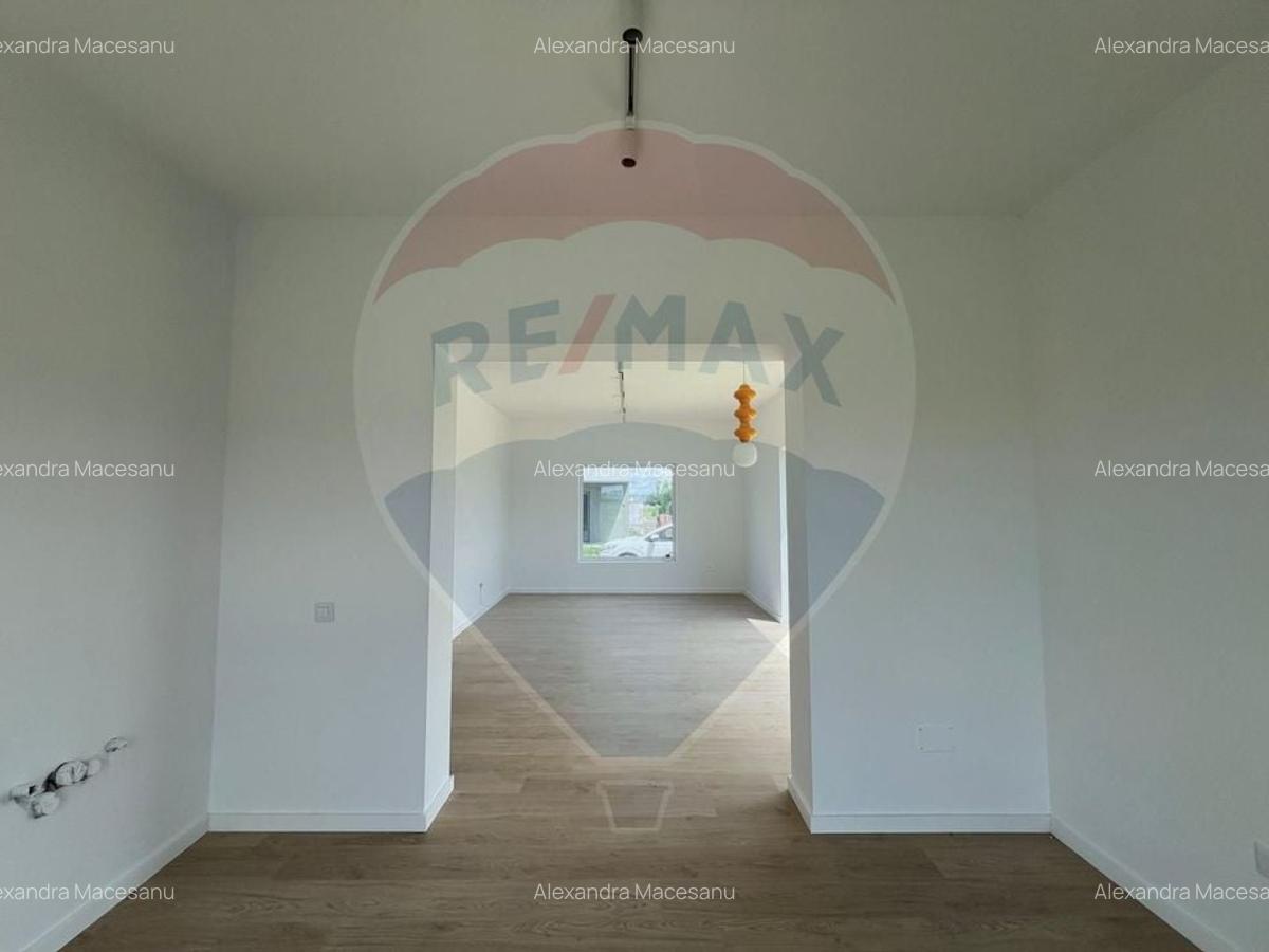 Casa / Vila cu 4 camere de vanzare - 3