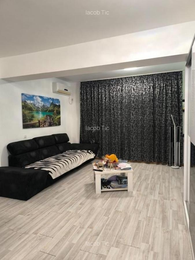 Apartament cu 3 camere decomandat în Nufărul - 1