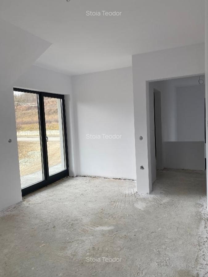 Casă de vânzare în Mediaș 4 dormitoare și curte generoasă - 2