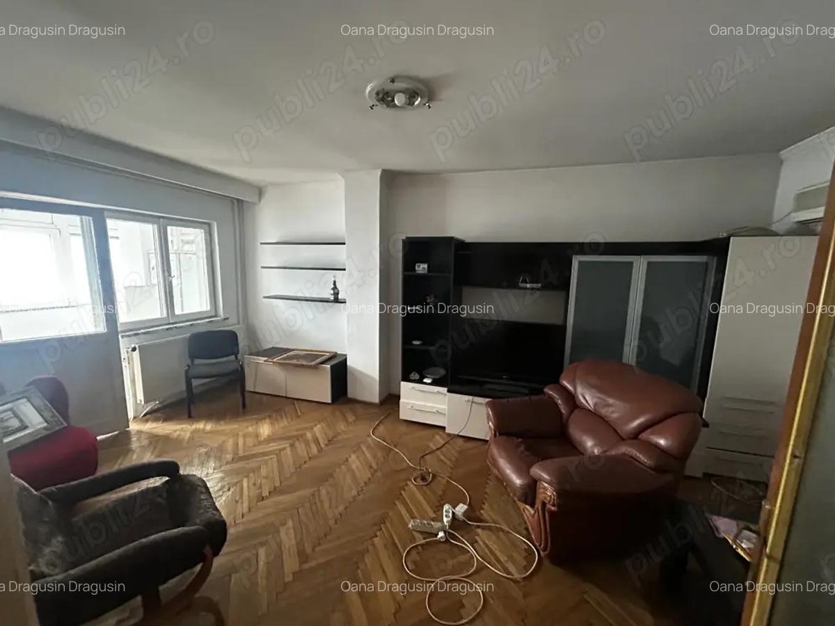 Apartament de vanzare 3 camere zona centrala - 1