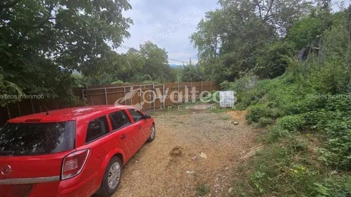 Resita, de vanzare casa, doua corpuri, teren 5800 mp, - 14 Resita, de vanzare casa, doua corpuri, teren 5800 mp, - 14