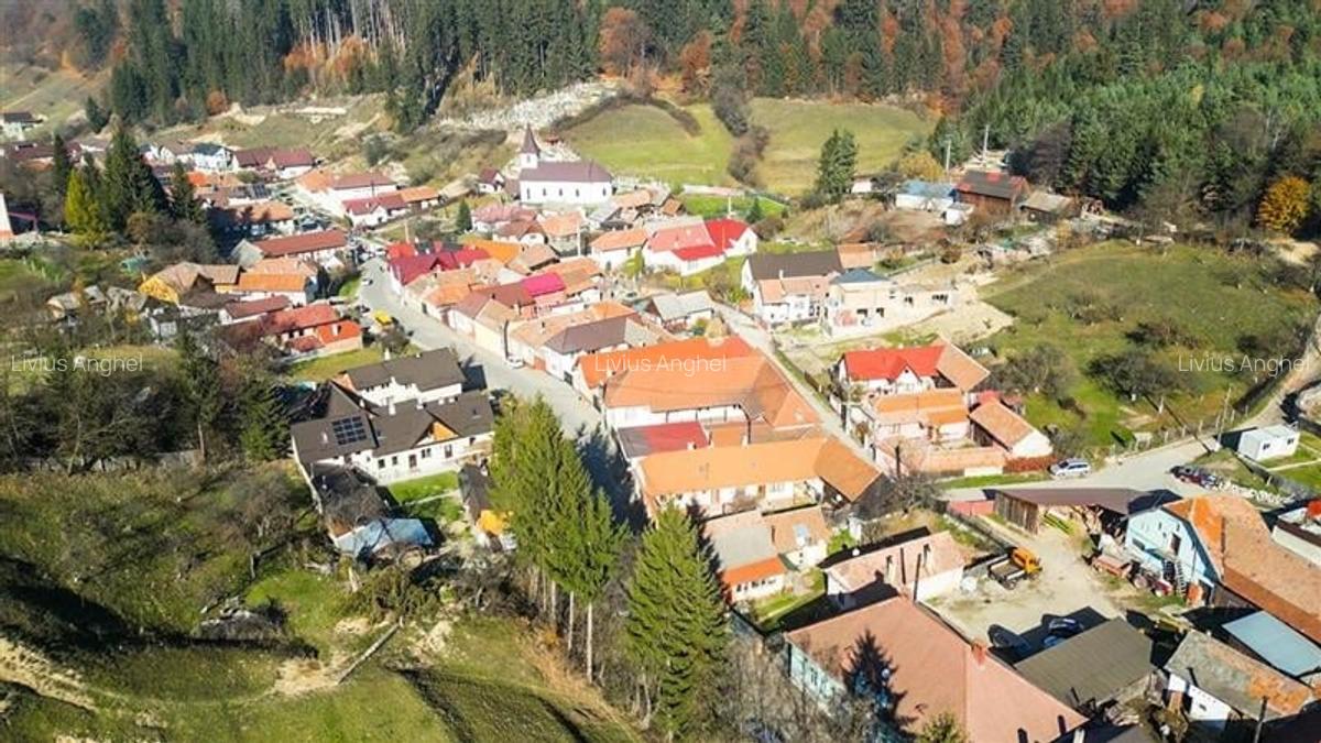 Resedinta traditionala saseasca restaurata, situata in inima localitatii - FILM! - 9