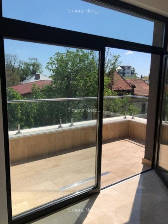 VILĂ MODERNĂ CU 8 CAMERE | ZONA DOROBANȚI - TVR | 300 MP UTILI | CURTE PRIVATĂ - 9
