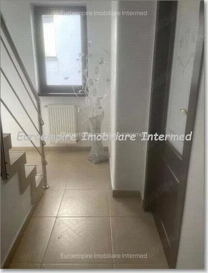 Vila de inchiriat zona FALEZA NORD - 7