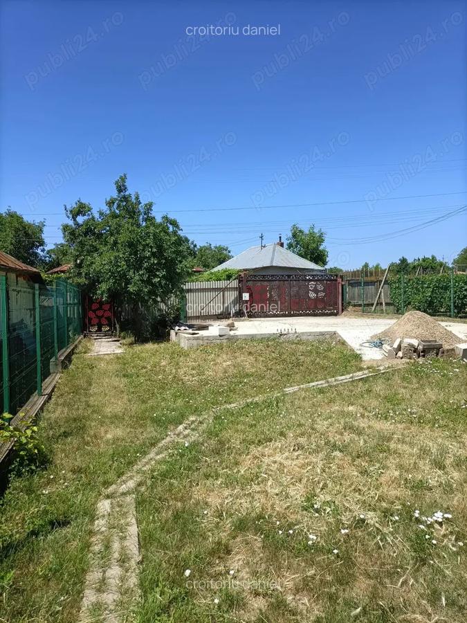 Vand casa si teren in HUSI - 2