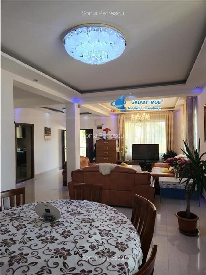 Vila P+1E+M mobilata si utilata strada Doinei - 1