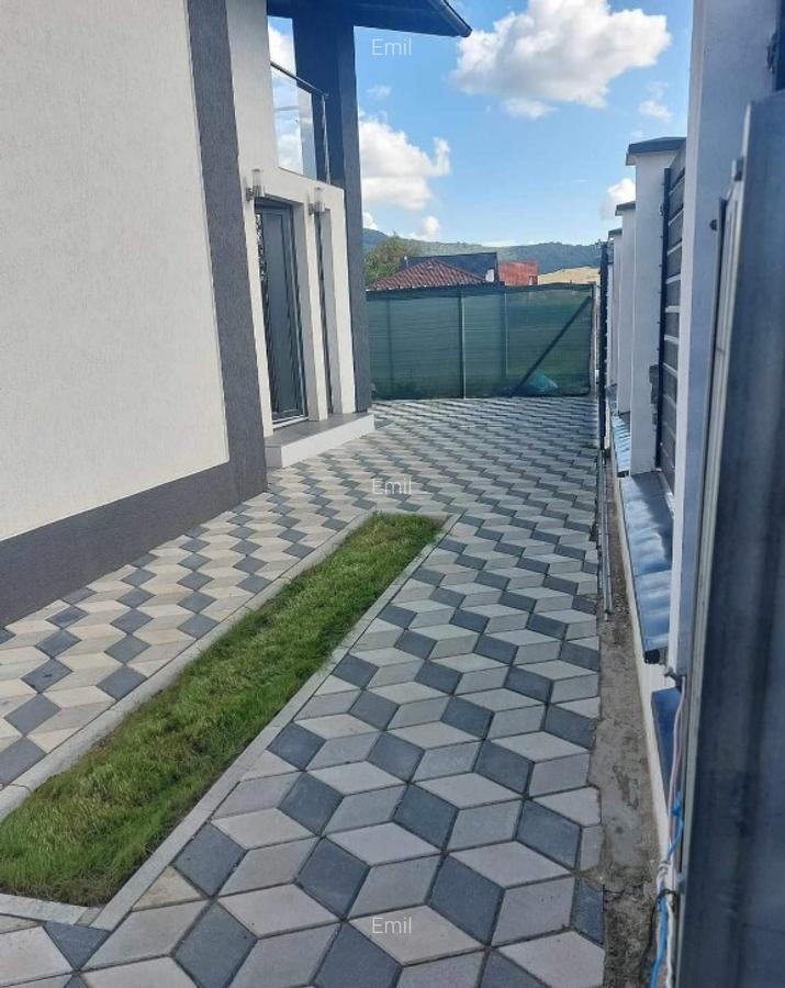 Casa Unirea formata din doua apartamente,cu doua intrari separate. - 10