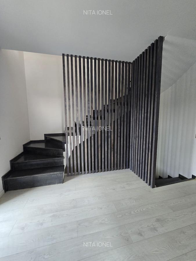 Duplex P+E+M ,suprafata teren 350mp,amprenta 102mp,construita 306mp,utilata/mob - 22
