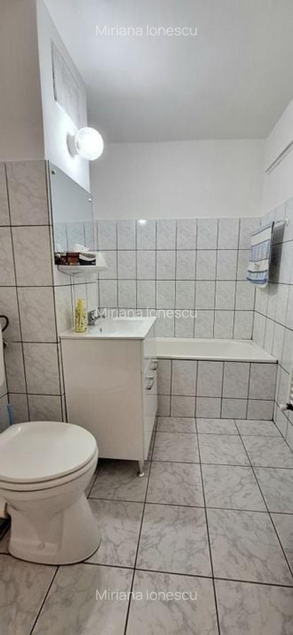 Apartament renovat cu 3 camere - zona Andrei Saguna - 17