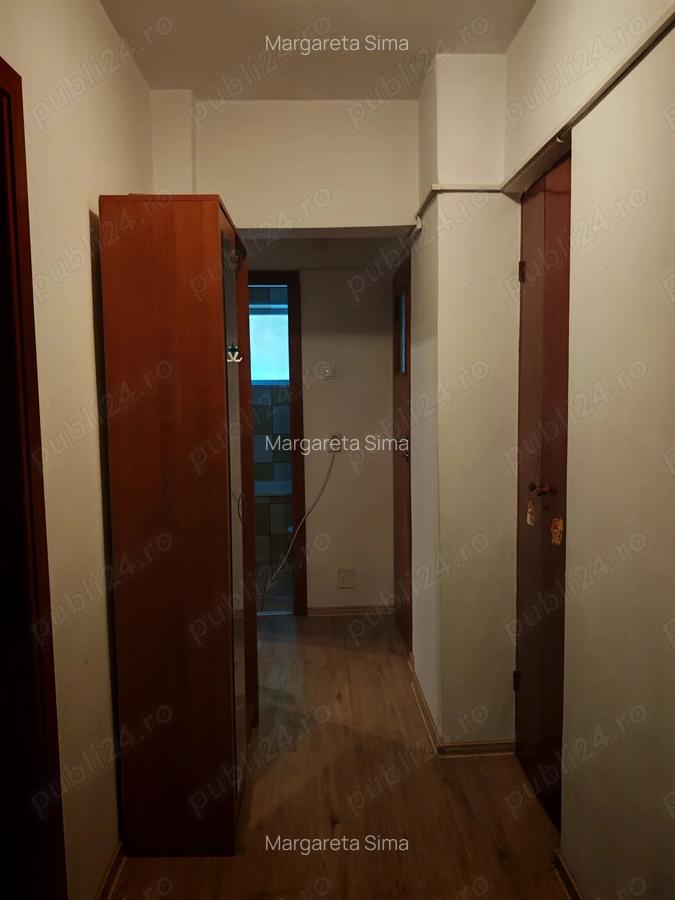 Proprietar vand apartament 3 camere, situat pe Str. Podul Giurgiului - 7