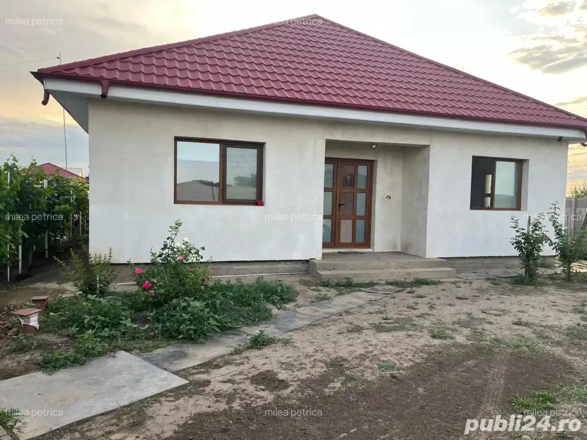 Casa de vanzare la intrare in sat Costi - 1