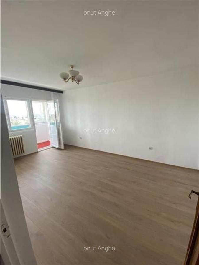 Apartament cu 3 camere decomandat în Tei - 4