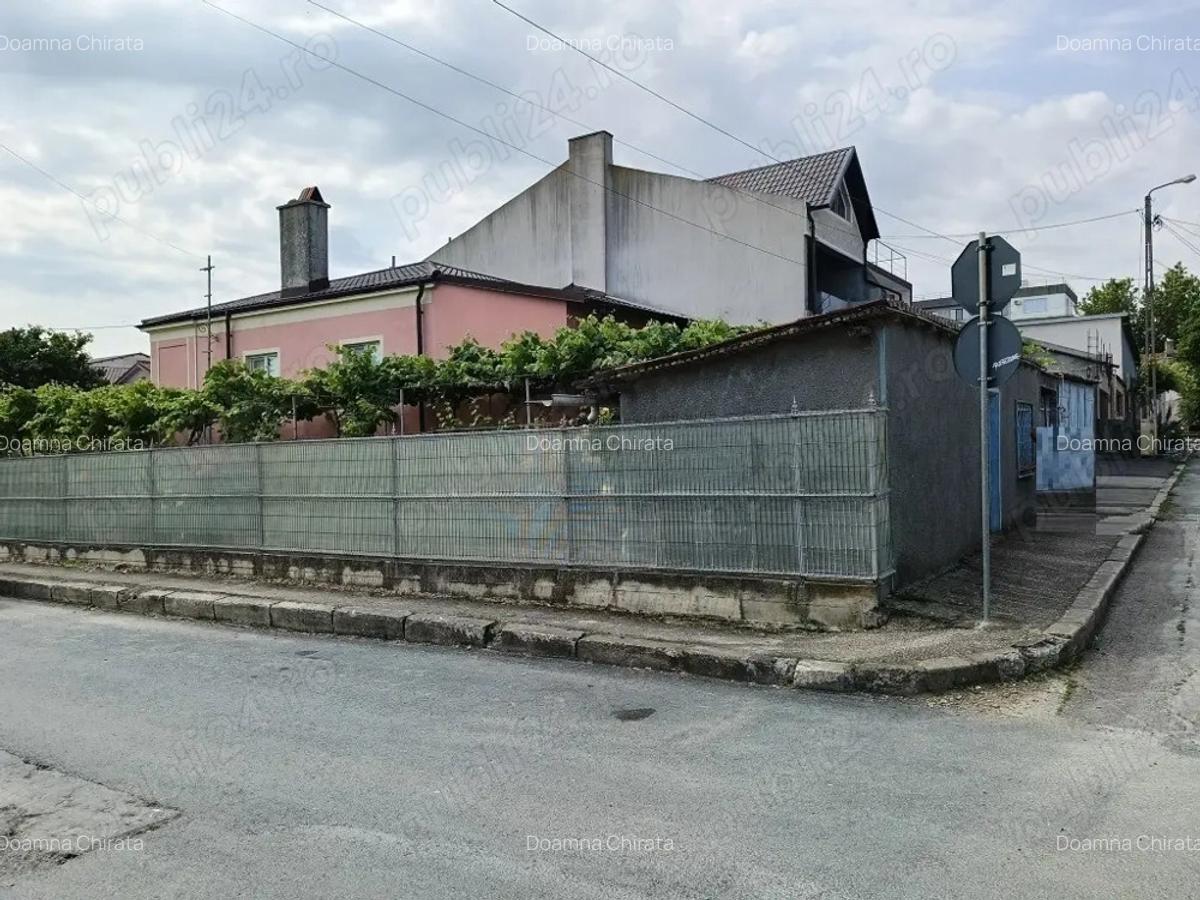Casa spatioasa, situata pe colt, cu teren generos de 550 mp - 1