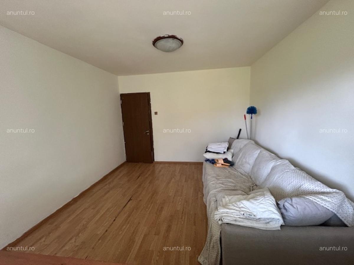 Titan Diham Ivan's stradal bloc reabilitat ap 2 camere decomandat 5 min M - 16