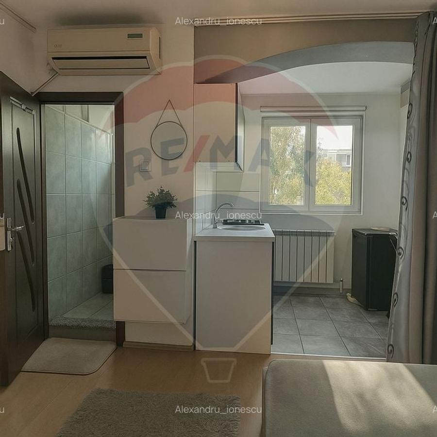 Garsoniera 15 mp utili + boxa 15 mp * mobilat * bloc cu lift * Titan - 2