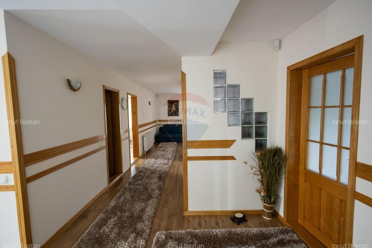 Casa spatioasa de vanzare - 45